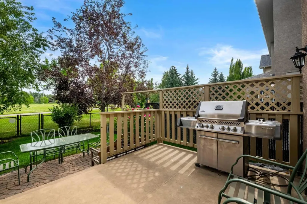 50 Springborough Crescent SW Calgary AB T3H 5M5