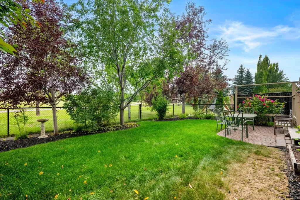 50 Springborough Crescent SW Calgary AB T3H 5M5