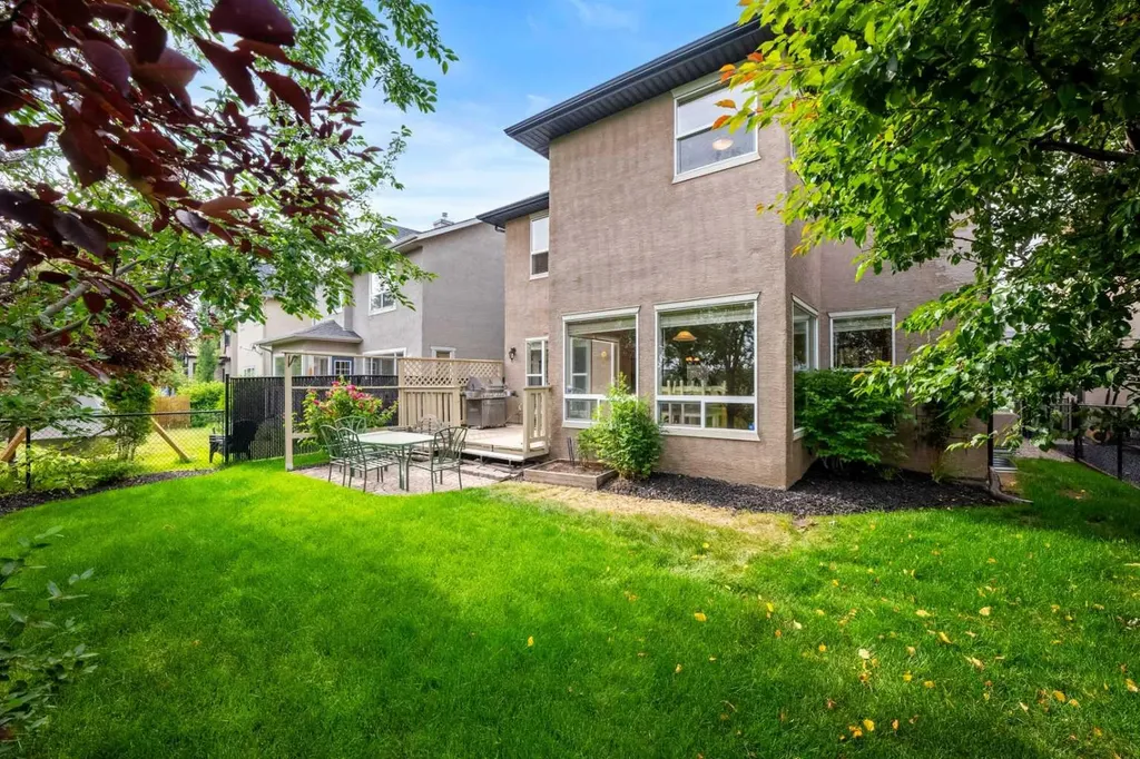 50 Springborough Crescent SW Calgary AB T3H 5M5