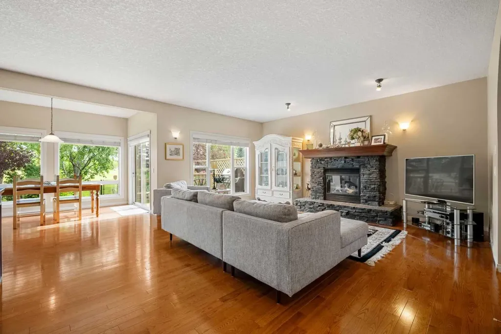 50 Springborough Crescent SW Calgary AB T3H 5M5