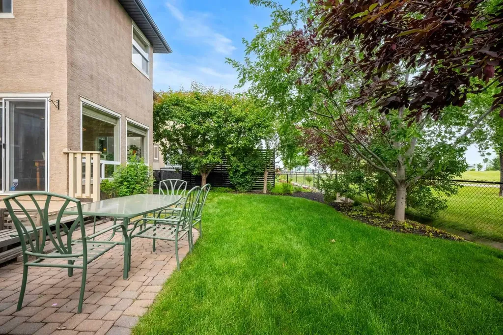 50 Springborough Crescent SW Calgary AB T3H 5M5