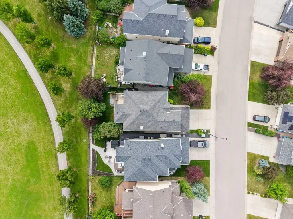 50 Springborough Crescent SW Calgary AB T3H 5M5