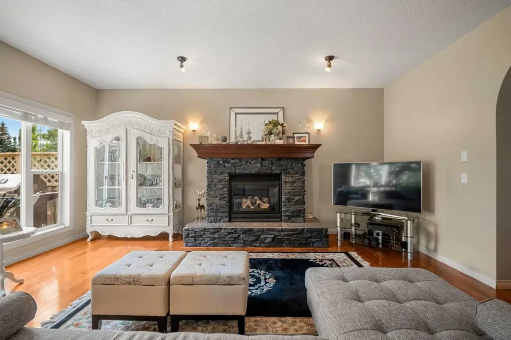 50 Springborough Crescent SW Calgary AB T3H 5M5