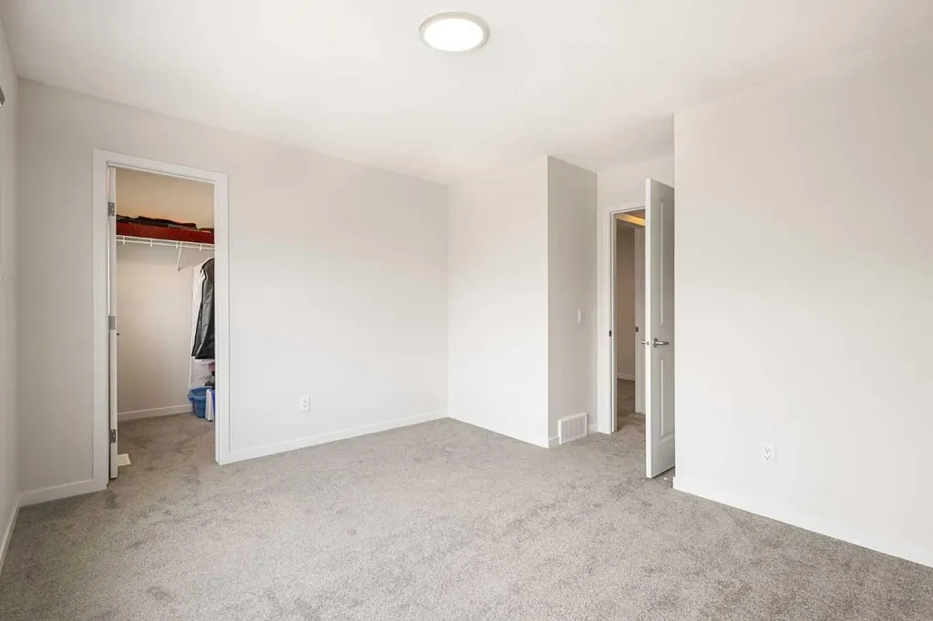 332 Magnolia Crescent SE Calgary AB T3S 0C8