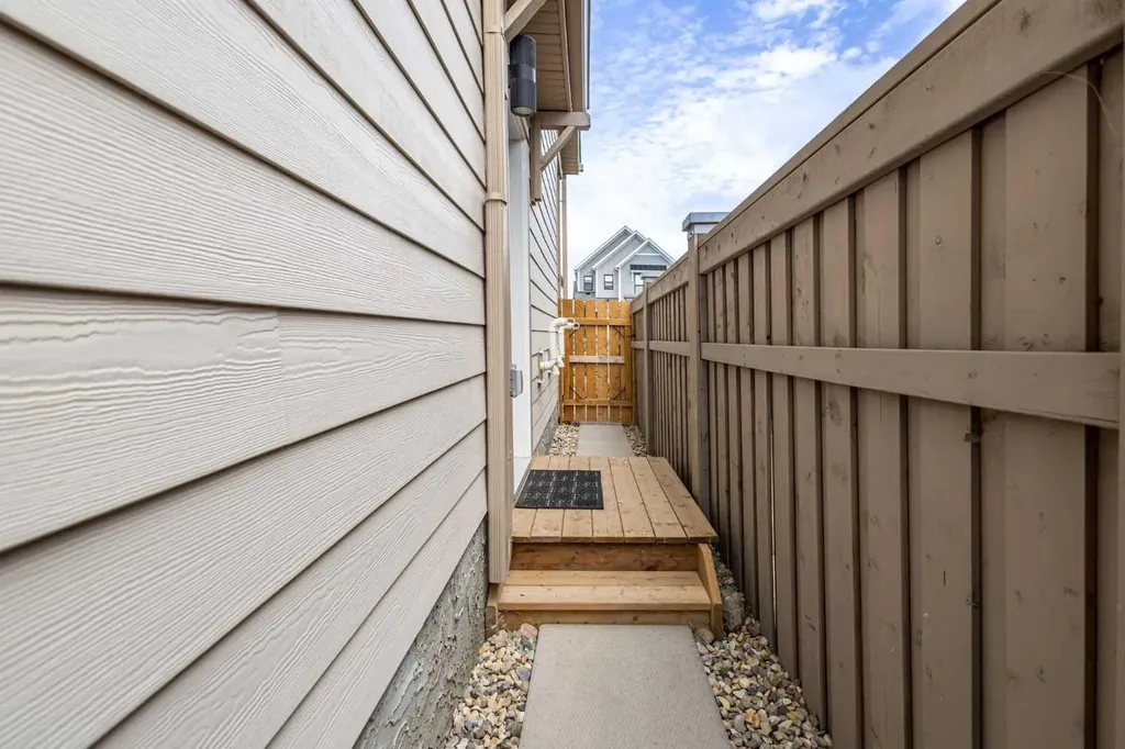 332 Magnolia Crescent SE Calgary AB T3S 0C8