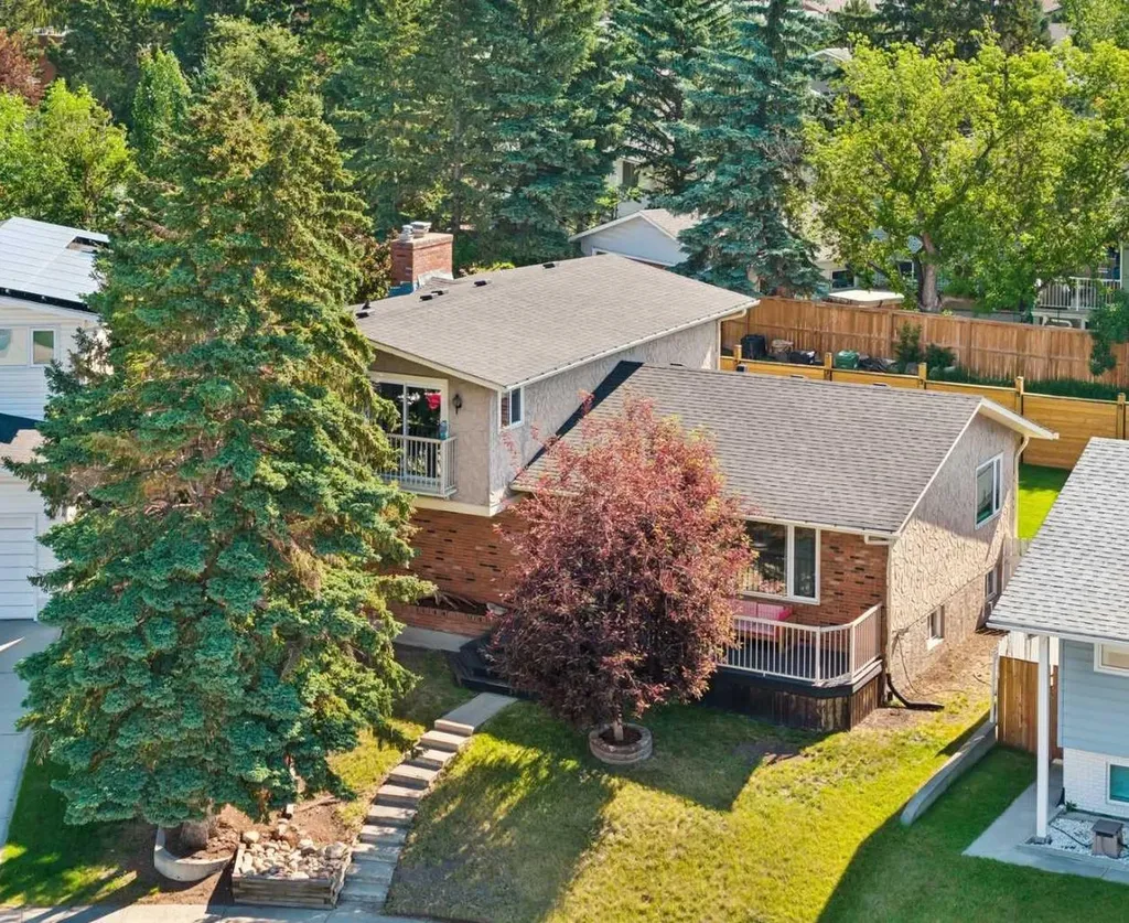 16 Brenner Place NW Calgary AB T2L1Z2