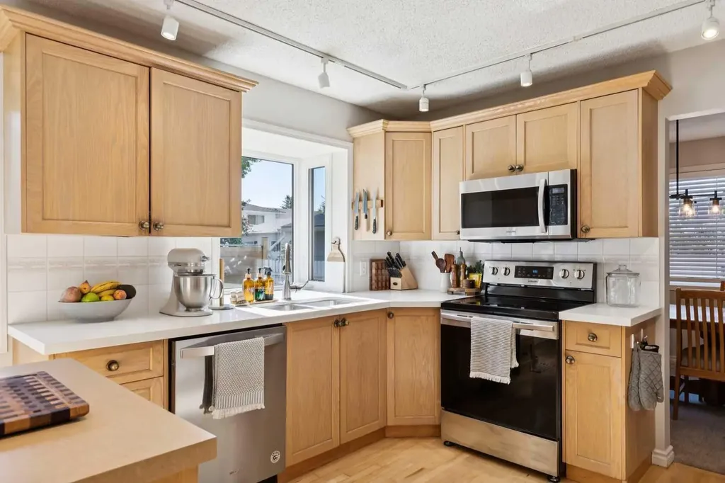 16 Brenner Place NW Calgary AB T2L1Z2