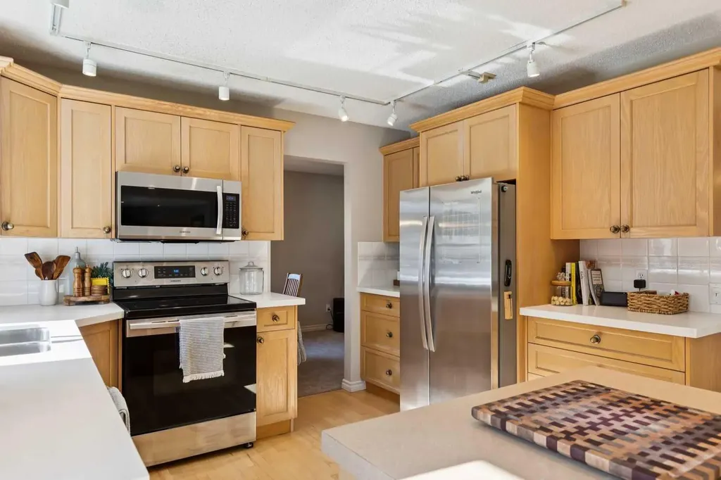 16 Brenner Place NW Calgary AB T2L1Z2