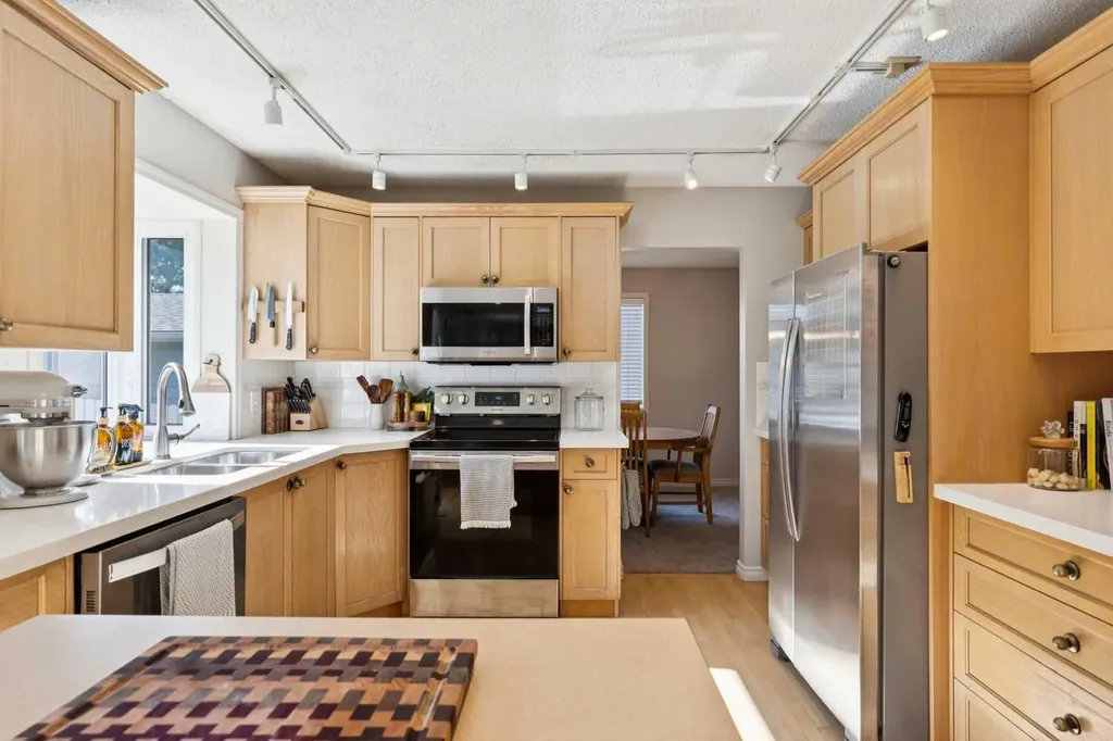 16 Brenner Place NW Calgary AB T2L1Z2