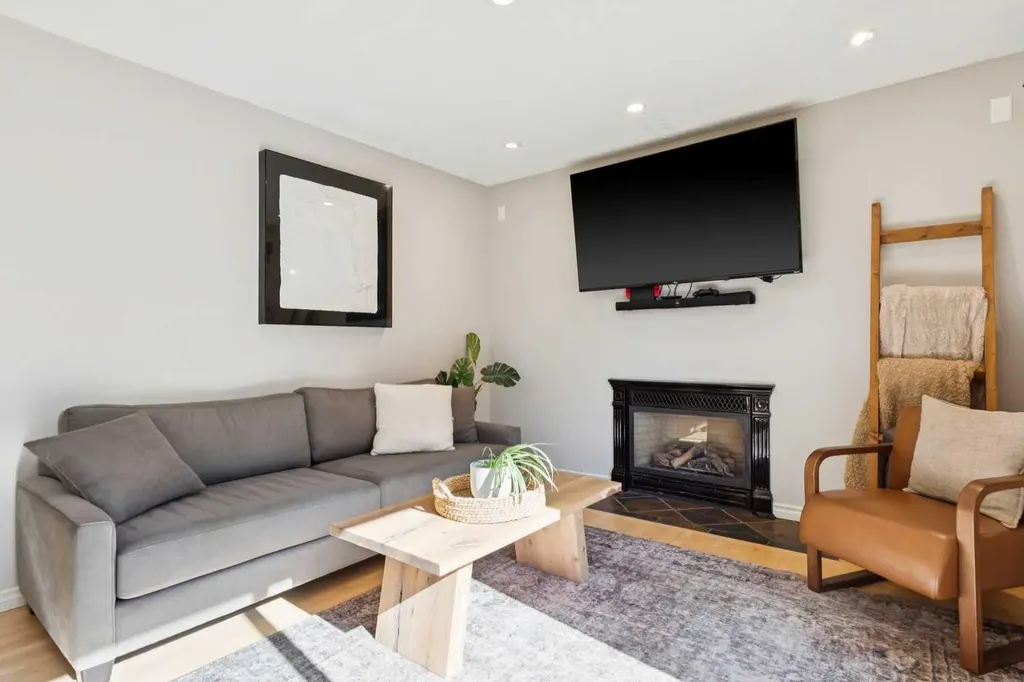 16 Brenner Place NW Calgary AB T2L1Z2