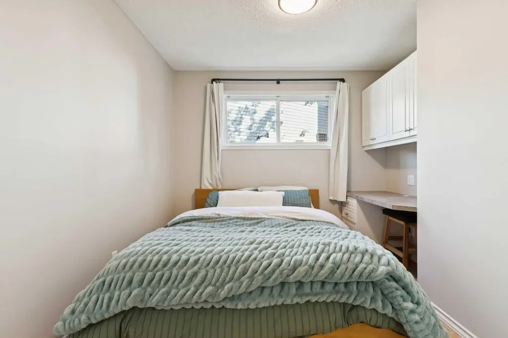16 Brenner Place NW Calgary AB T2L1Z2