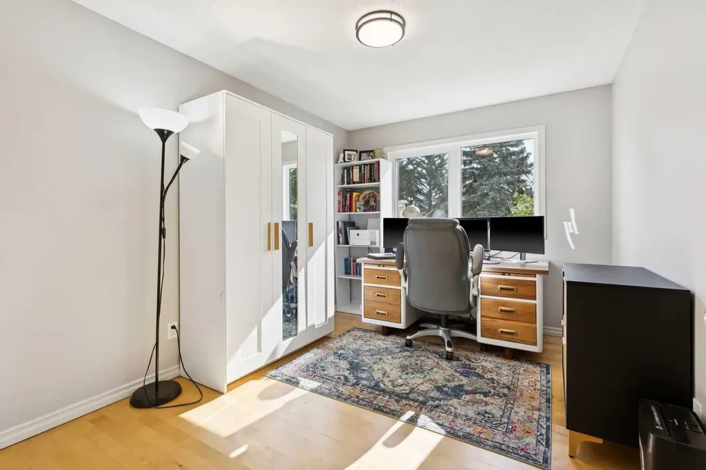 16 Brenner Place NW Calgary AB T2L1Z2