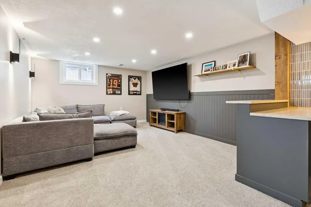 16 Brenner Place NW Calgary AB T2L1Z2