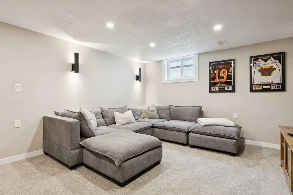 16 Brenner Place NW Calgary AB T2L1Z2