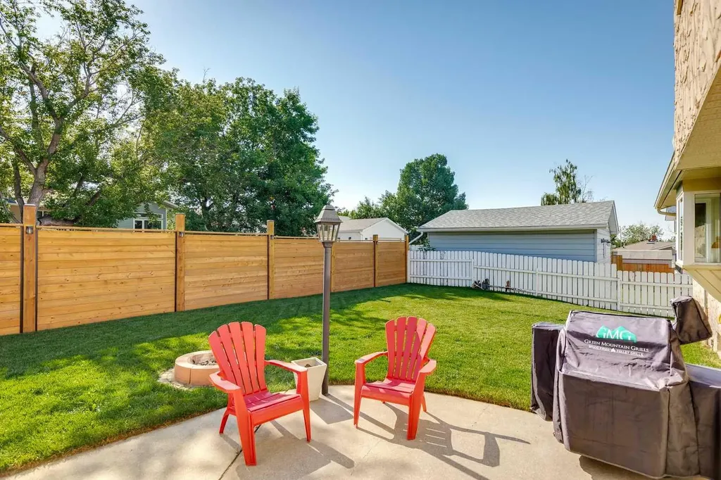 16 Brenner Place NW Calgary AB T2L1Z2