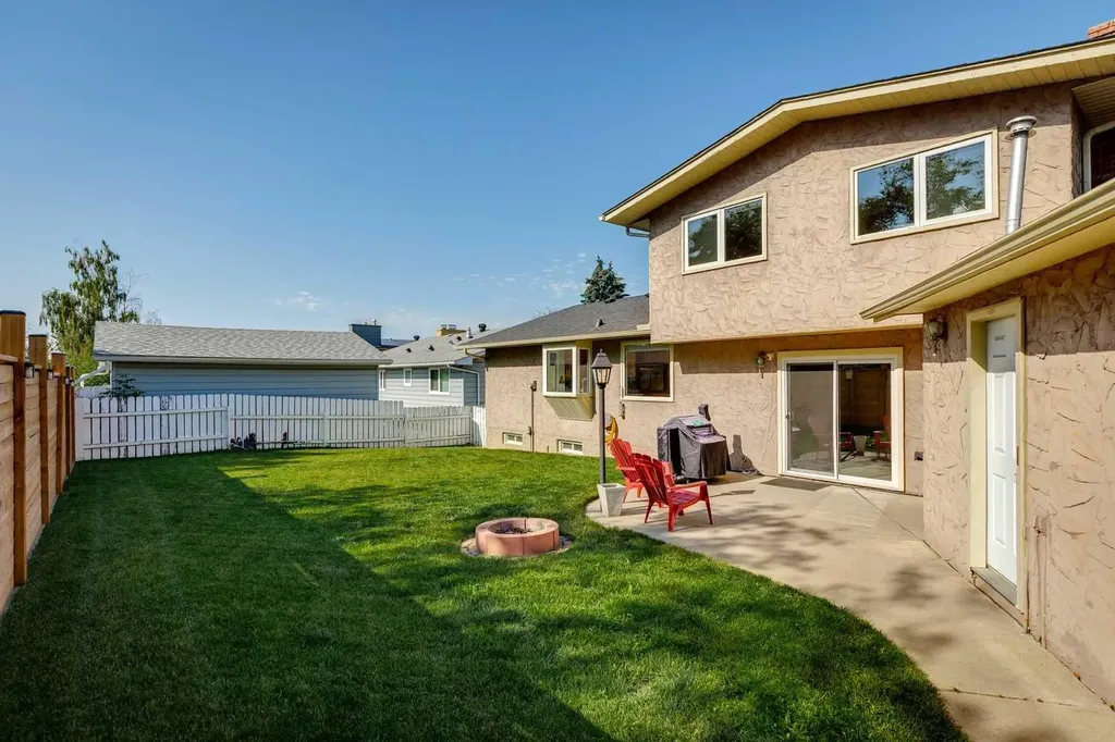 16 Brenner Place NW Calgary AB T2L1Z2