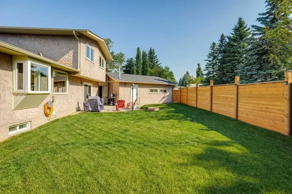 16 Brenner Place NW Calgary AB T2L1Z2
