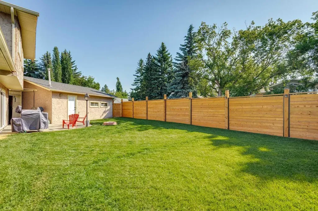 16 Brenner Place NW Calgary AB T2L1Z2