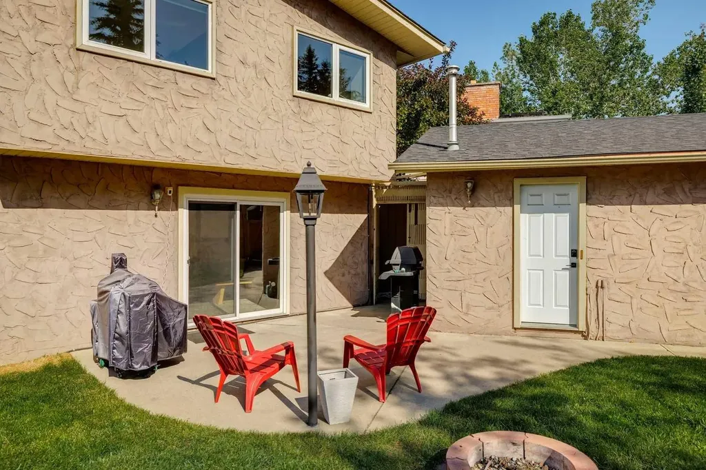 16 Brenner Place NW Calgary AB T2L1Z2