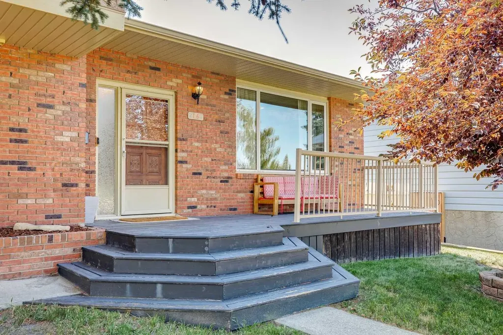 16 Brenner Place NW Calgary AB T2L1Z2
