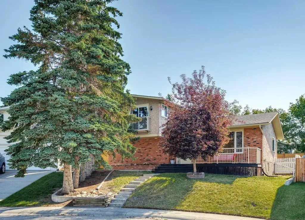 16 Brenner Place NW Calgary AB T2L1Z2