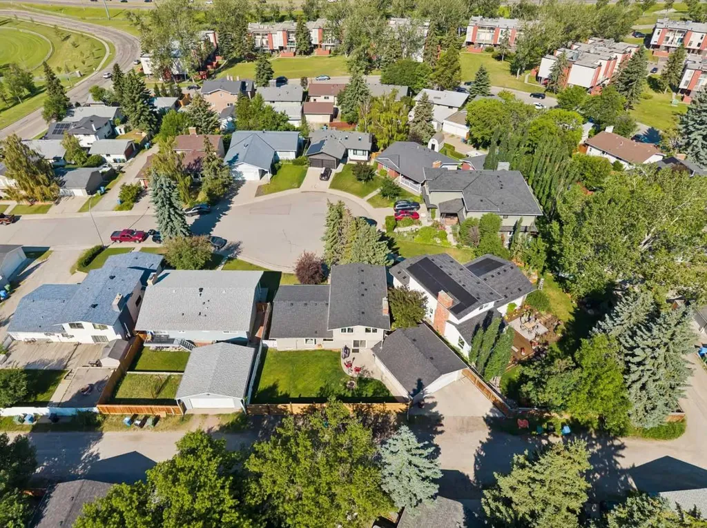 16 Brenner Place NW Calgary AB T2L1Z2