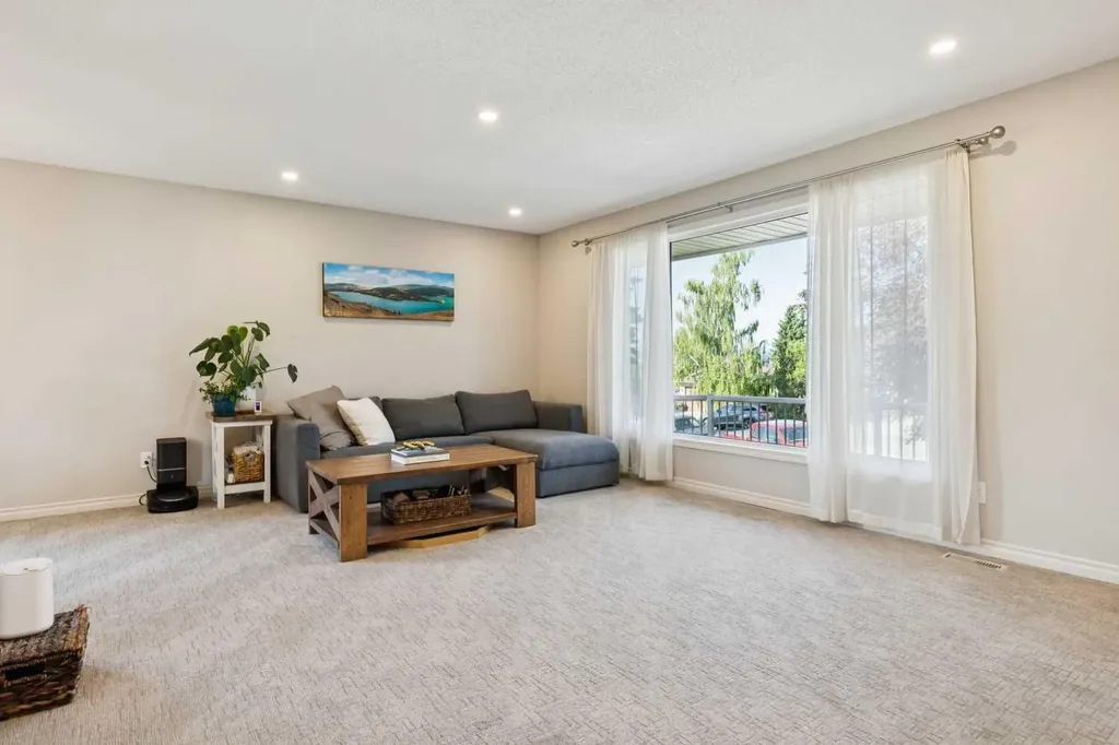 16 Brenner Place NW Calgary AB T2L1Z2