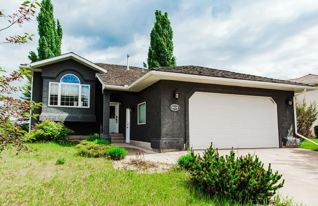 9629 Wedgewood Drive S Wedgewood AB T8W 2G6