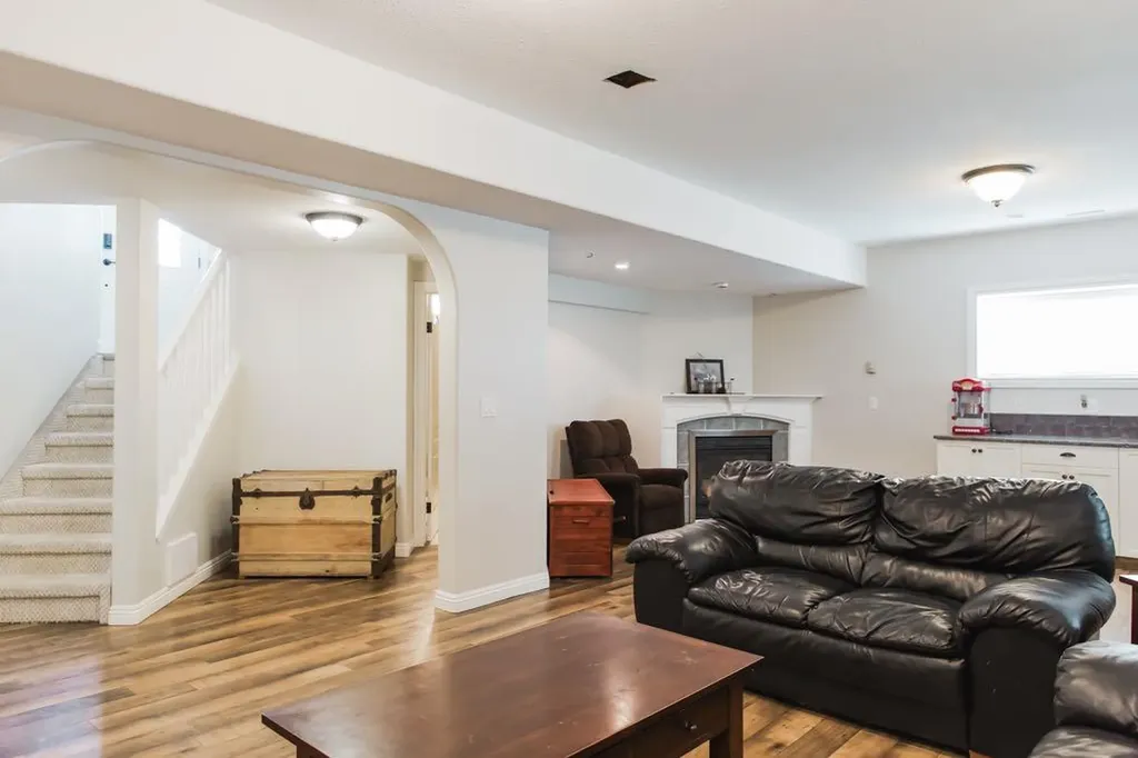 9629 Wedgewood Drive S Wedgewood AB T8W 2G6