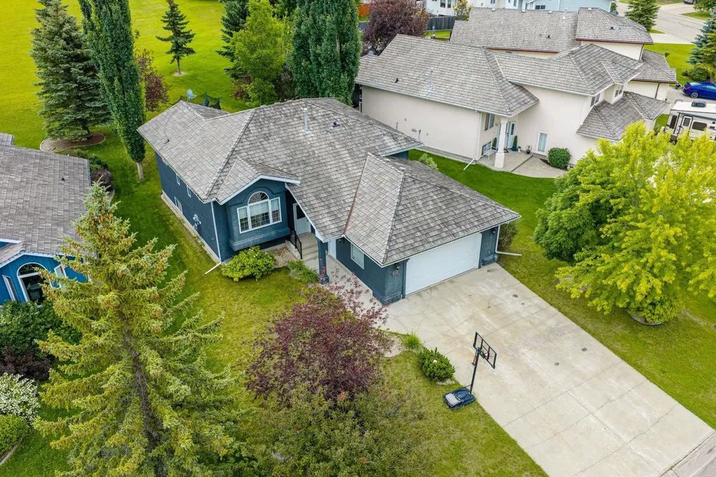 9629 Wedgewood Drive S Wedgewood AB T8W 2G6