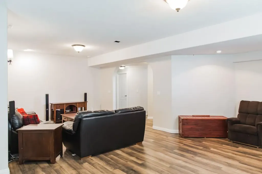 9629 Wedgewood Drive S Wedgewood AB T8W 2G6