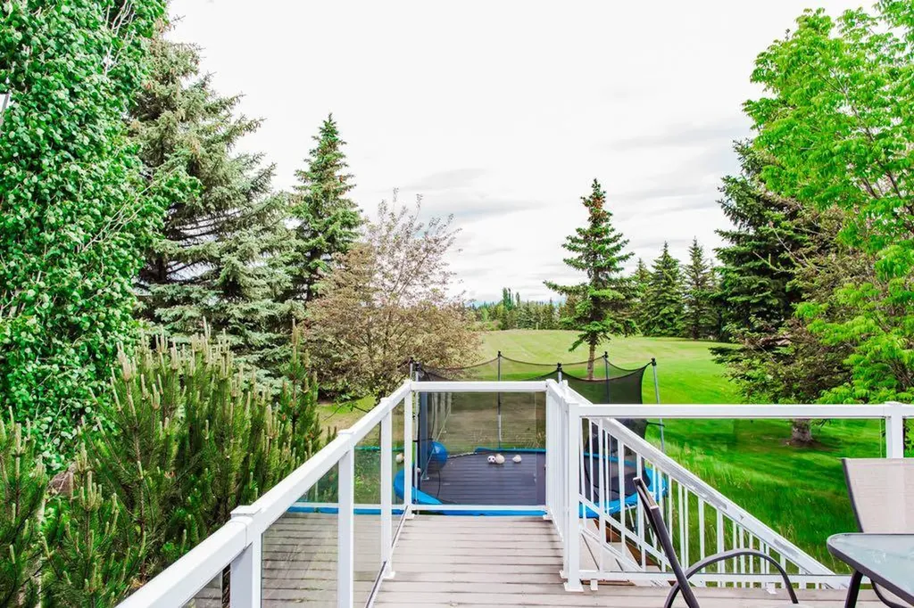 9629 Wedgewood Drive S Wedgewood AB T8W 2G6
