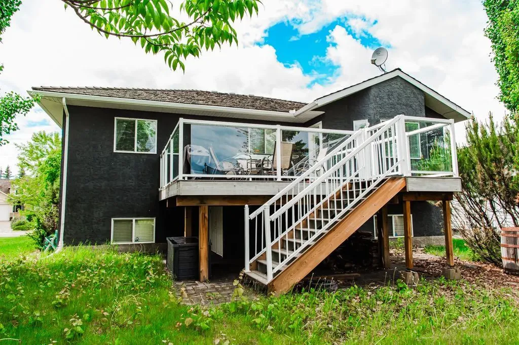 9629 Wedgewood Drive S Wedgewood AB T8W 2G6