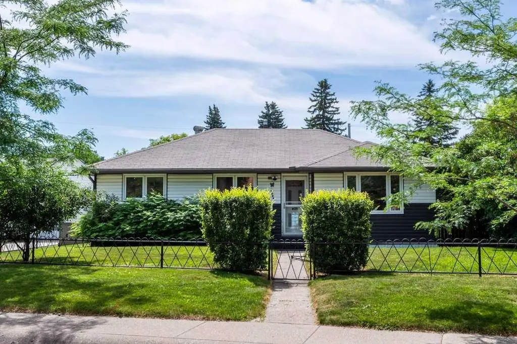 2056 Cottonwood Crescent SE Calgary AB T2B 1R3