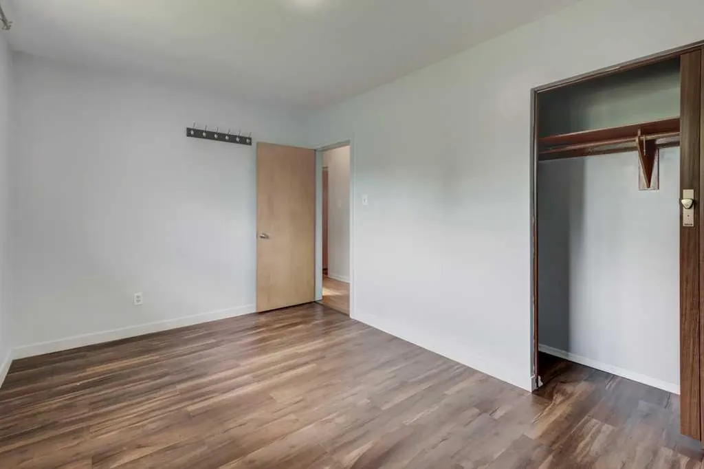 2056 Cottonwood Crescent SE Calgary AB T2B 1R3
