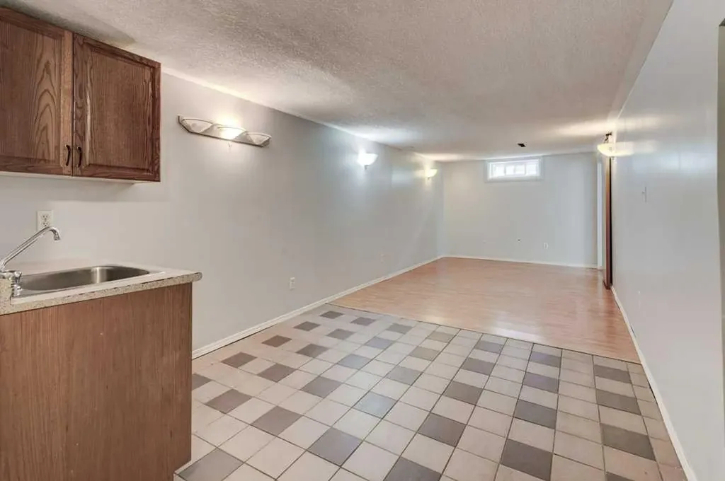 2056 Cottonwood Crescent SE Calgary AB T2B 1R3