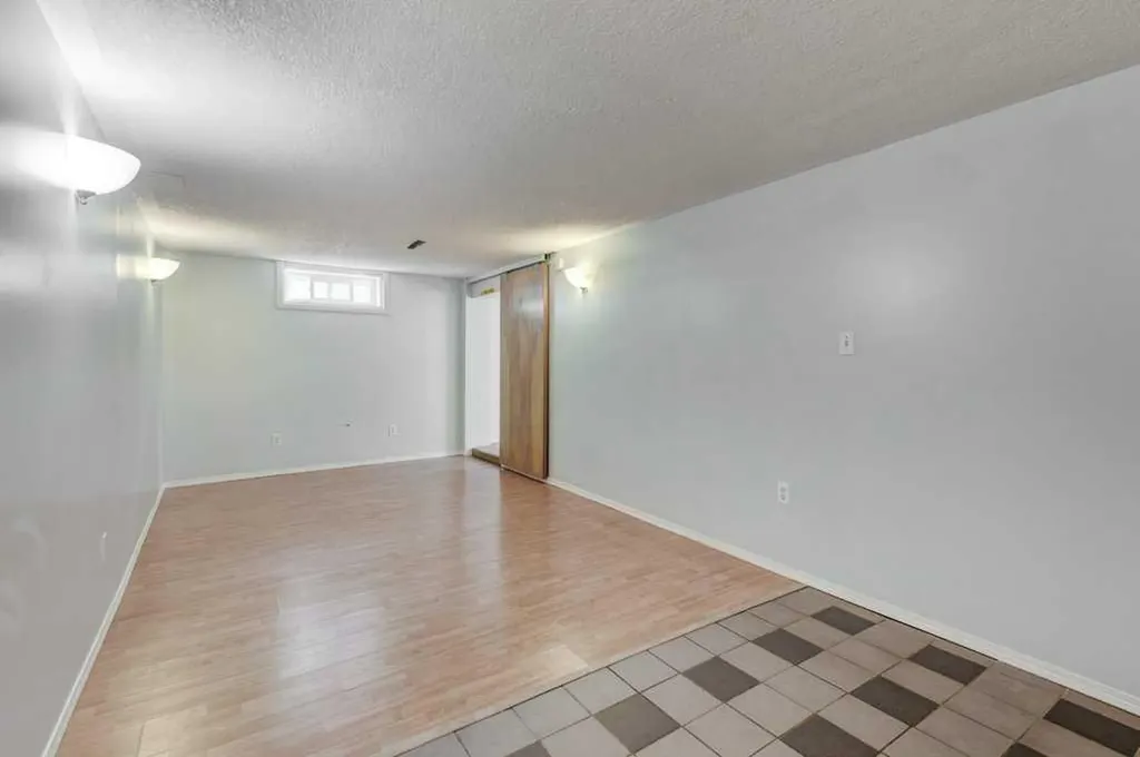 2056 Cottonwood Crescent SE Calgary AB T2B 1R3