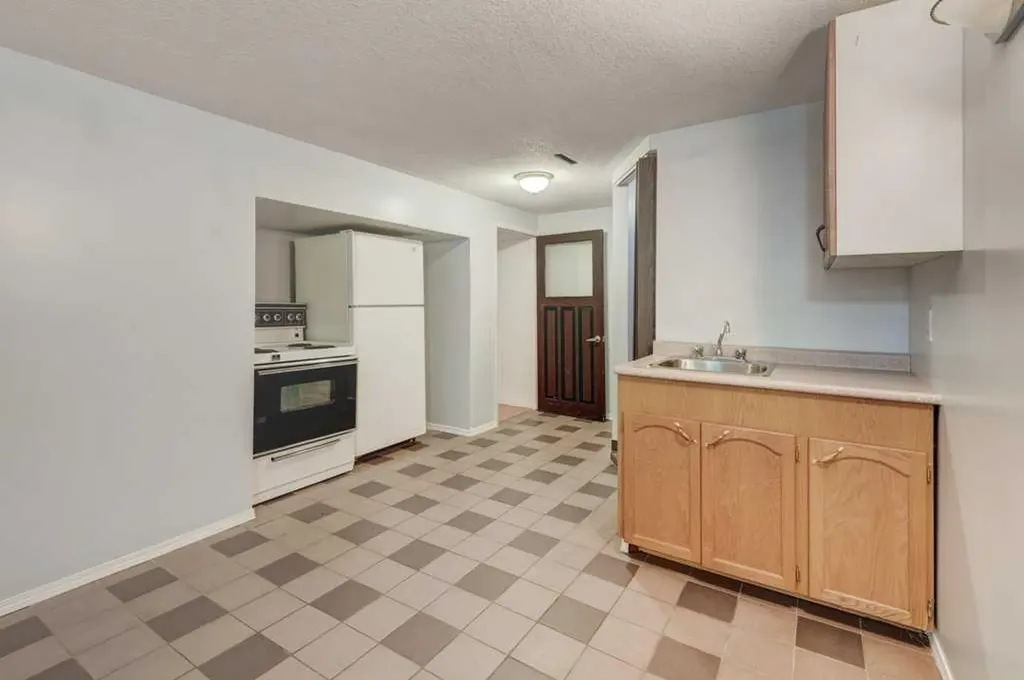 2056 Cottonwood Crescent SE Calgary AB T2B 1R3