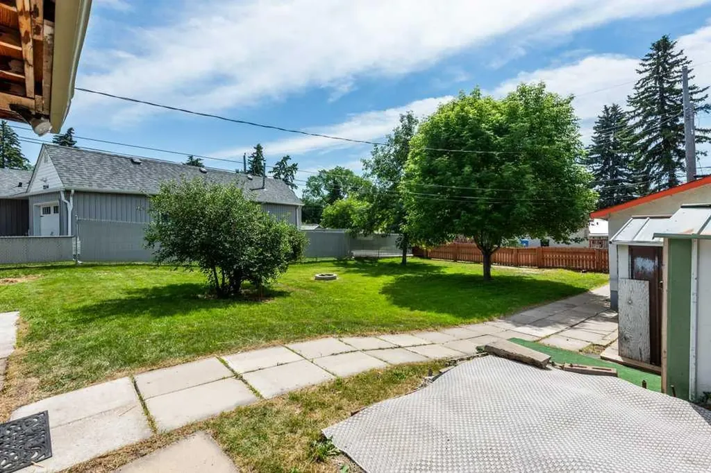2056 Cottonwood Crescent SE Calgary AB T2B 1R3