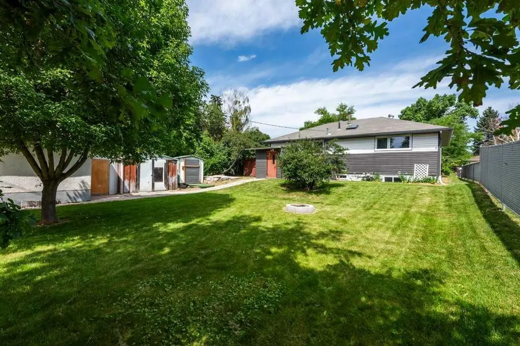 2056 Cottonwood Crescent SE Calgary AB T2B 1R3