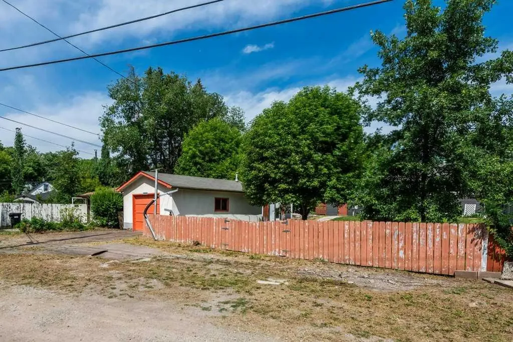 2056 Cottonwood Crescent SE Calgary AB T2B 1R3