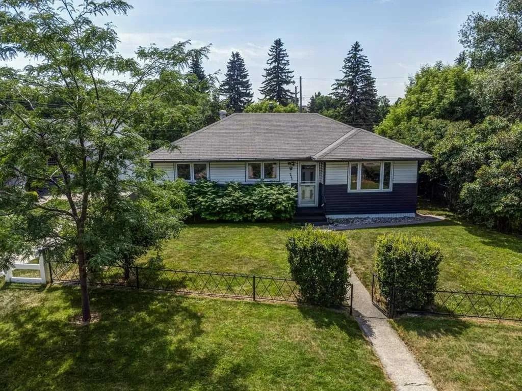 2056 Cottonwood Crescent SE Calgary AB T2B 1R3