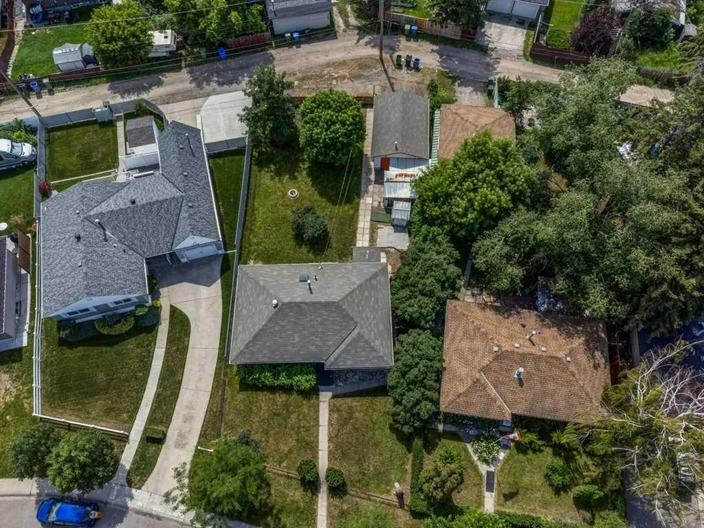 2056 Cottonwood Crescent SE Calgary AB T2B 1R3