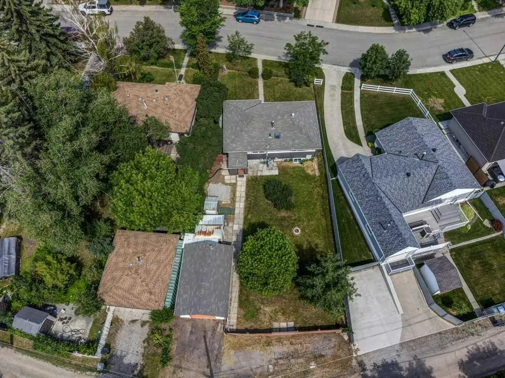 2056 Cottonwood Crescent SE Calgary AB T2B 1R3