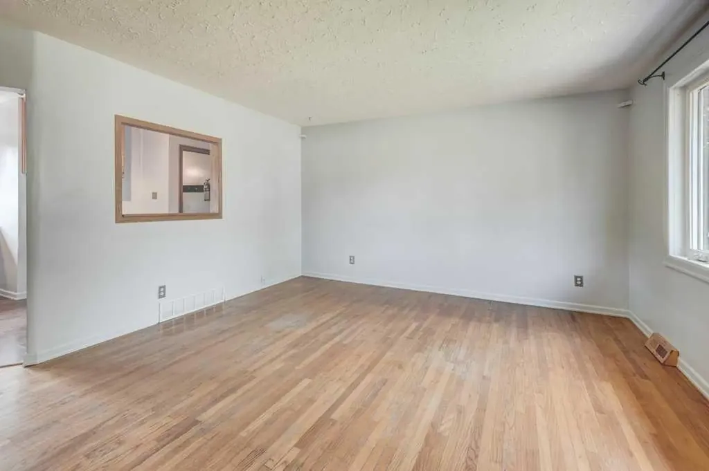 2056 Cottonwood Crescent SE Calgary AB T2B 1R3