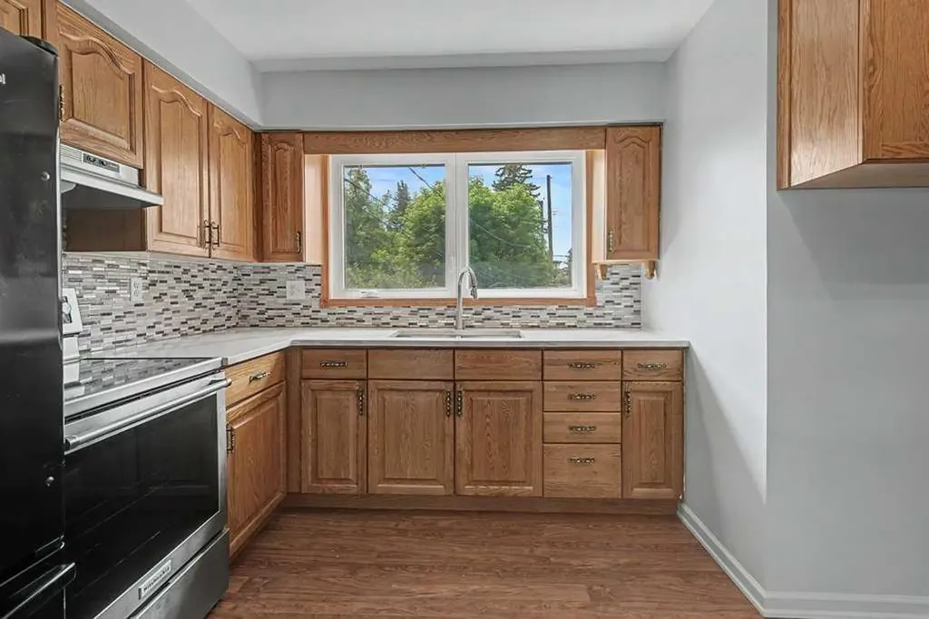 2056 Cottonwood Crescent SE Calgary AB T2B 1R3