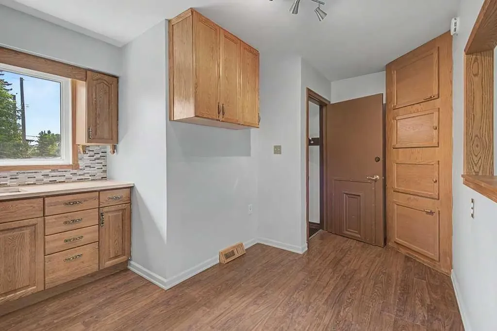 2056 Cottonwood Crescent SE Calgary AB T2B 1R3