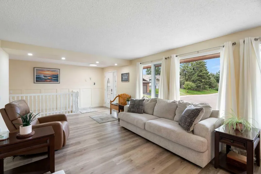 48 Deermont Way SE Calgary AB T2J 5P3