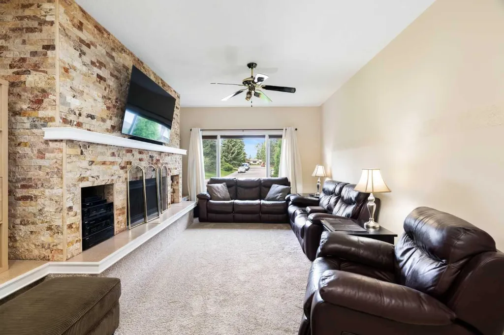 48 Deermont Way SE Calgary AB T2J 5P3