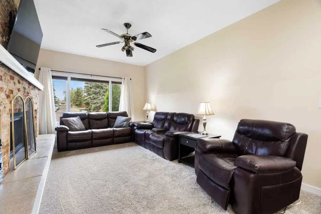 48 Deermont Way SE Calgary AB T2J 5P3